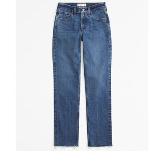 NWOT Abercrombie Curve Love The 90s Straight (MidRise) (25/0s)